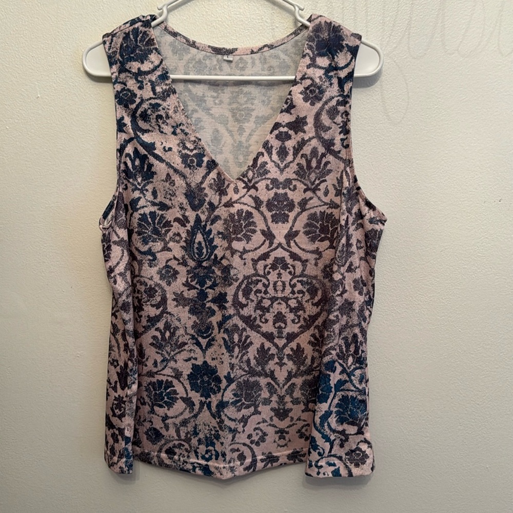 NWOT Woman’s Size Large tank Pink/grey